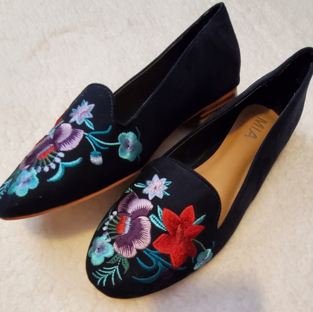 New Mia dress flats Sz 8.5